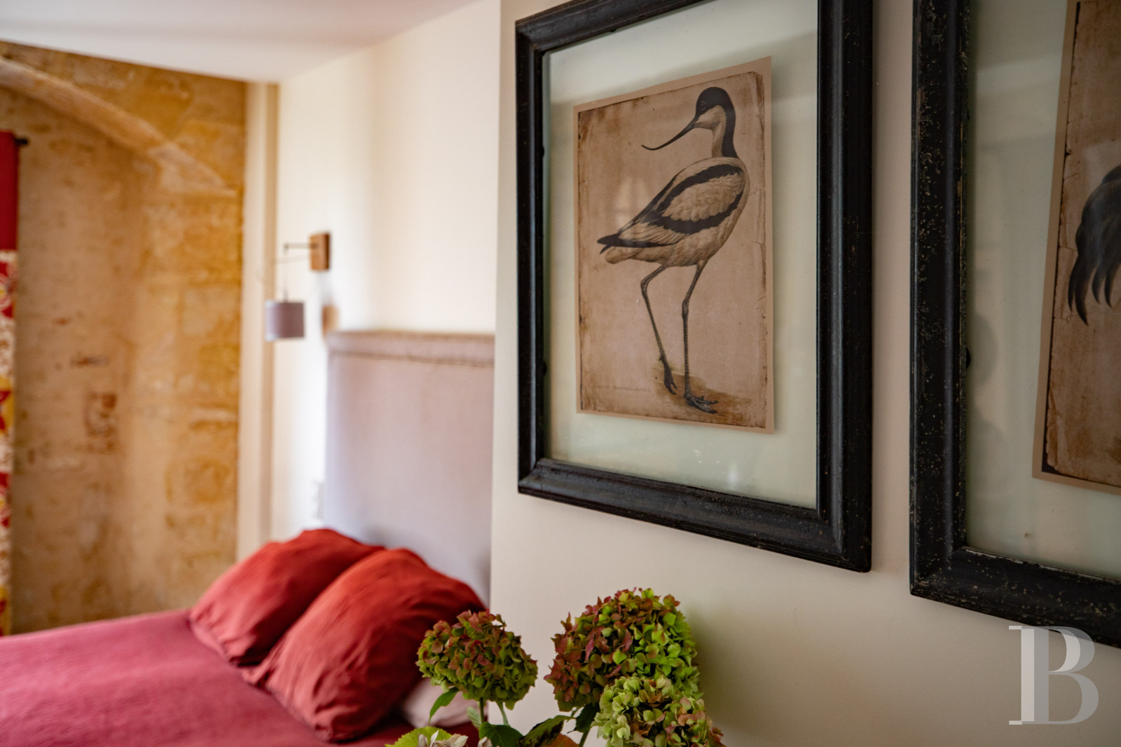En Indre-et-Loire, sur les hauteurs d’un village, près d’Amboise, un château et son hameau en bordure de forêt - photo  n°16